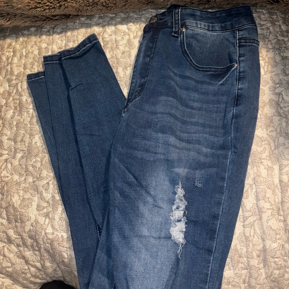 Stylish Blue Distressed Skinny Jeans